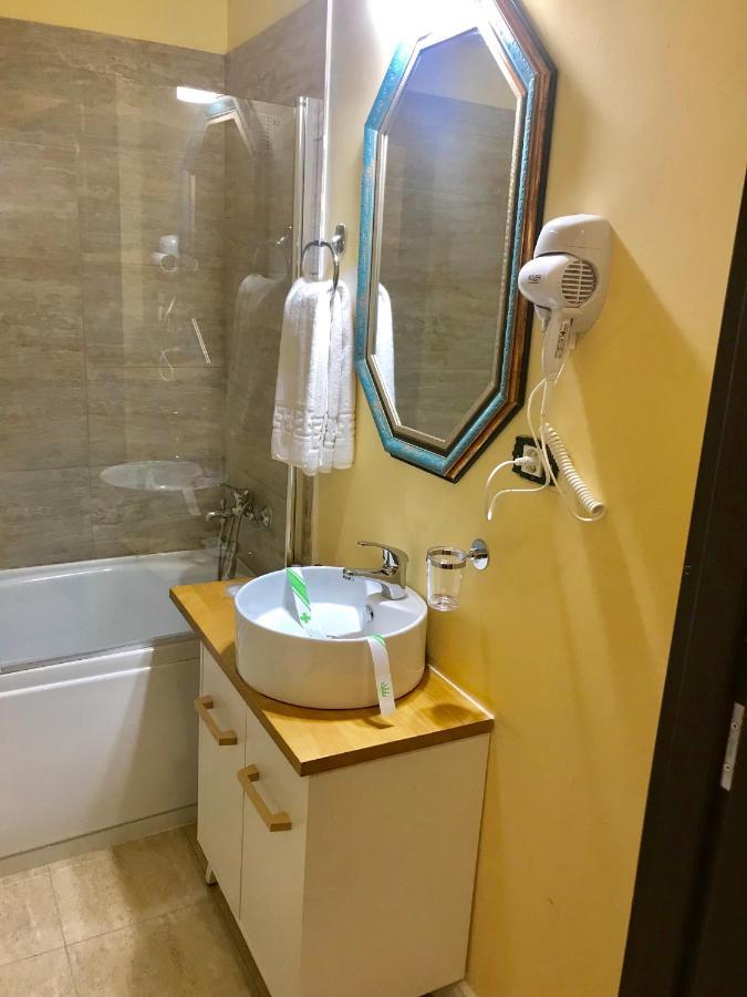Vila 18 Hotel Boutique บูคาเรสต์ ภายนอก รูปภาพ