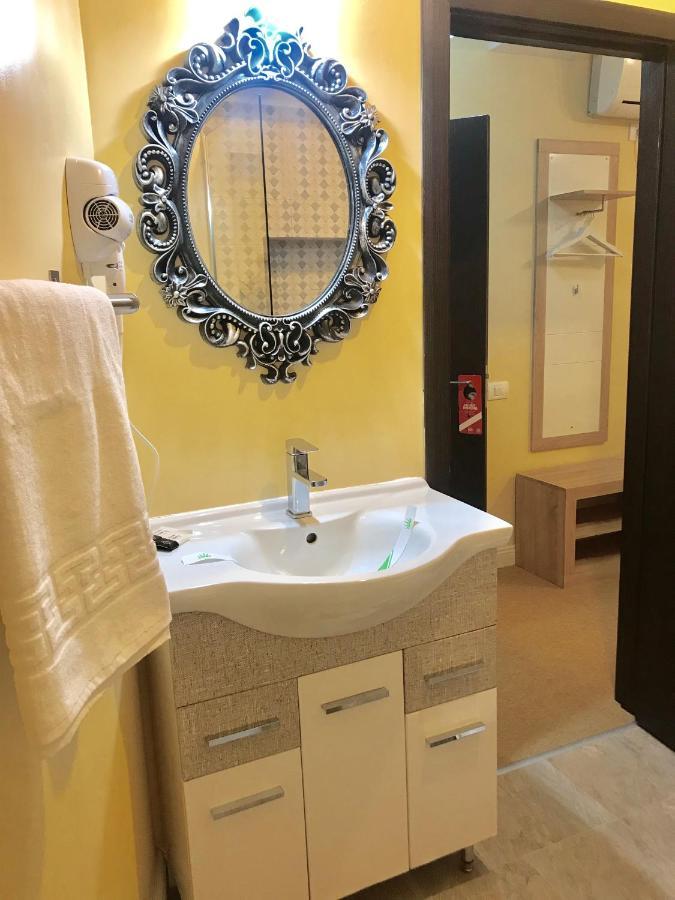 Vila 18 Hotel Boutique บูคาเรสต์ ภายนอก รูปภาพ